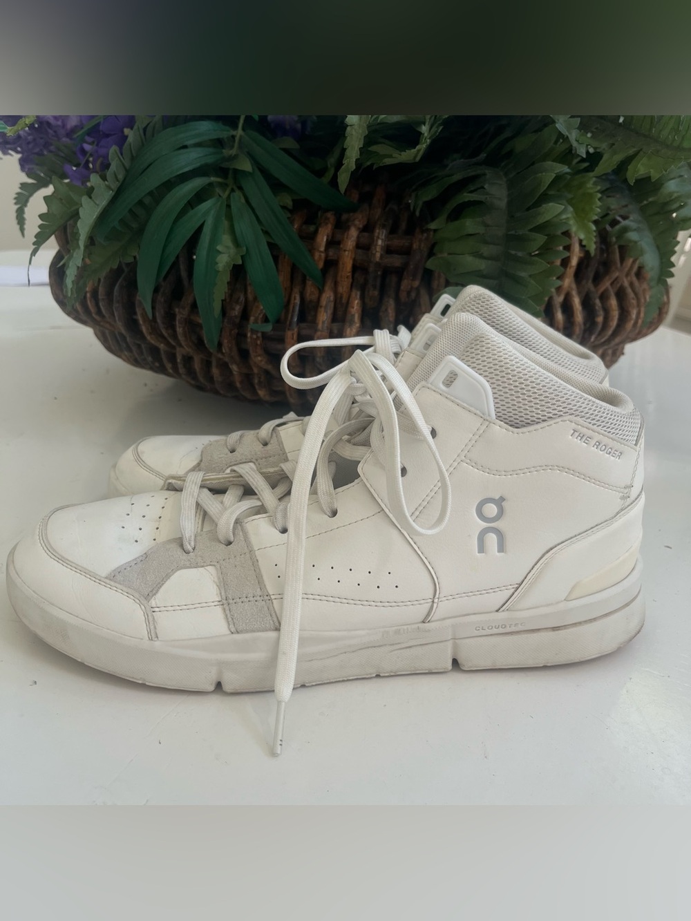 On Cloud The Roger Clubhouse CloudTec Mid Sneaker White Sand Mens Sz 11